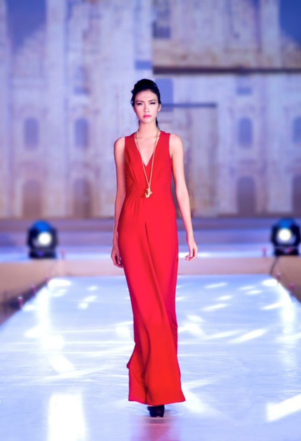 Nguyễn Oanh lạnh lùng catwalk giữa dàn Next Top Model 2