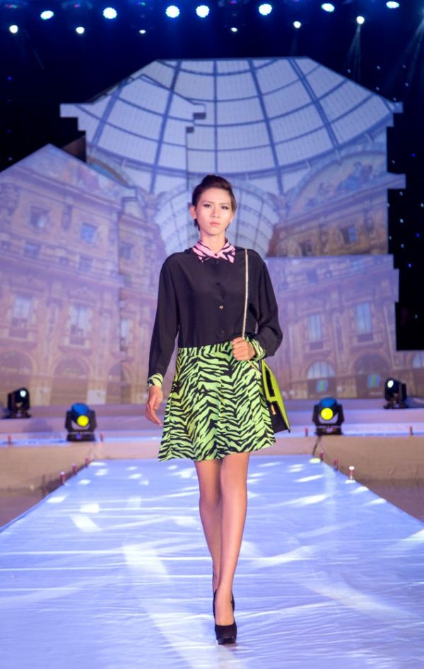 Nguyễn Oanh lạnh lùng catwalk giữa dàn Next Top Model 4