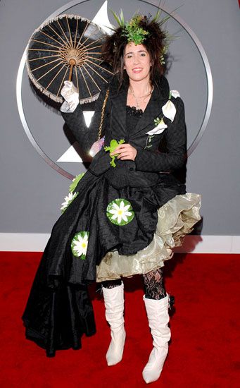 Trang phục xấu của sao tại các lễ trao giải Grammy 10