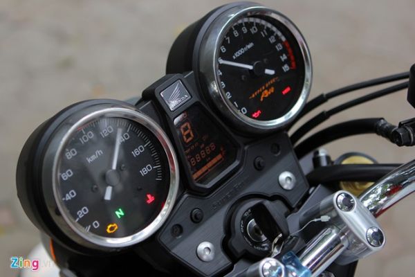Cận cảnh Honda CB400 Super Four giá hơn 300 triệu tại Hà Nội 6
