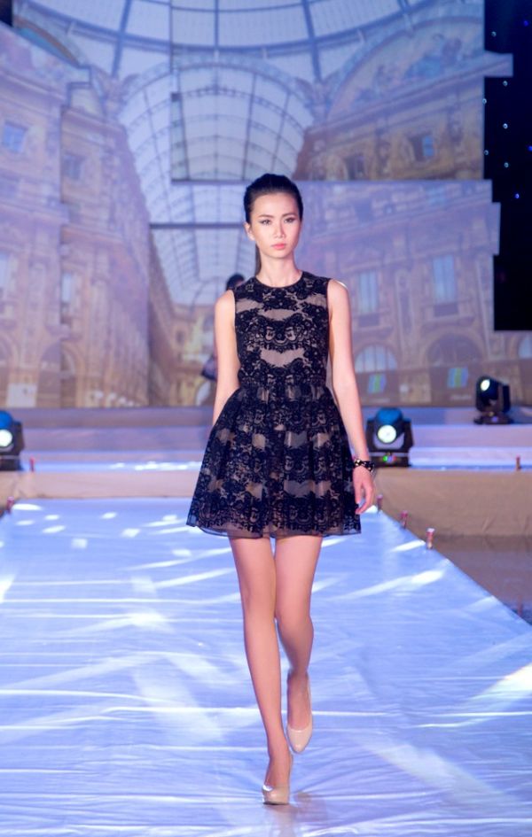 Nguyễn Oanh lạnh lùng catwalk giữa dàn Next Top Model 3