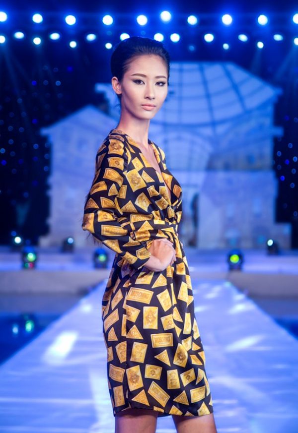 Nguyễn Oanh lạnh lùng catwalk giữa dàn Next Top Model 6