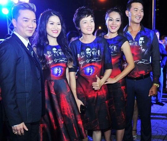 Style đồng phục gây chú ý của dàn sao Việt khi ra mắt phim 6