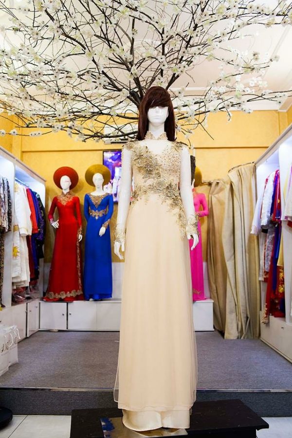 Hé lộ 3 mẫu áo dài cưới của Trúc Diễm 8