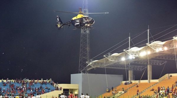 Cảnh sát dùng trực thăng dẹp bạo lực ở CAN 2015 5