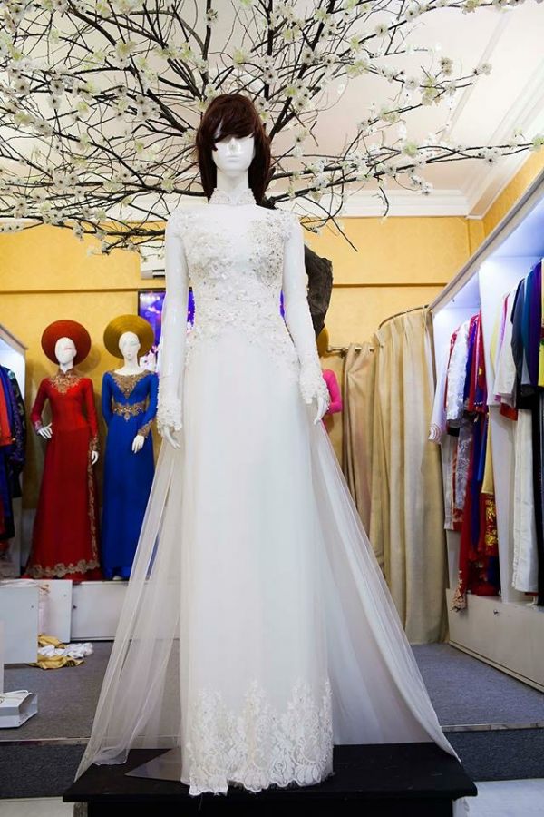 Hé lộ 3 mẫu áo dài cưới của Trúc Diễm 5