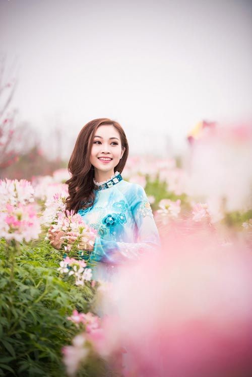 MC Thùy Linh xinh đẹp bên sắc hoa đào 24