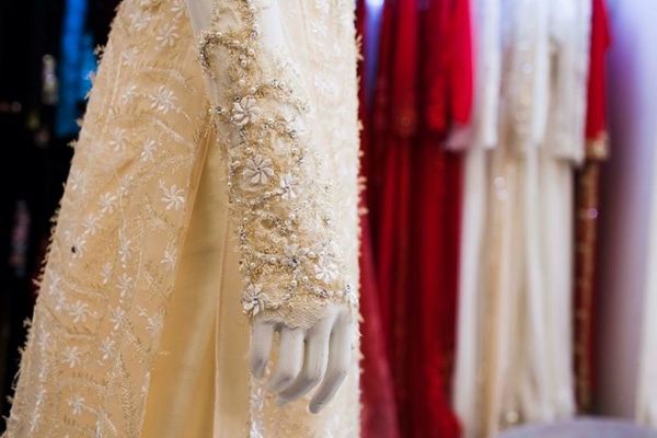 Hé lộ 3 mẫu áo dài cưới của Trúc Diễm 2