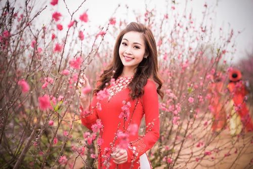 MC Thùy Linh xinh đẹp bên sắc hoa đào 27
