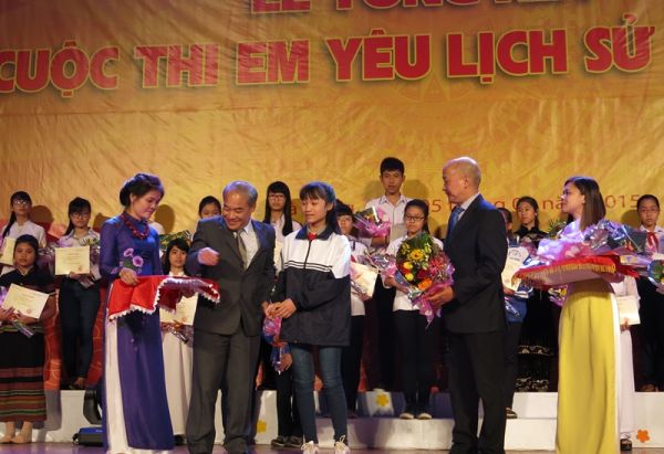 Trao giải thưởng cuộc thi Em yêu lịch sử Việt Nam 2