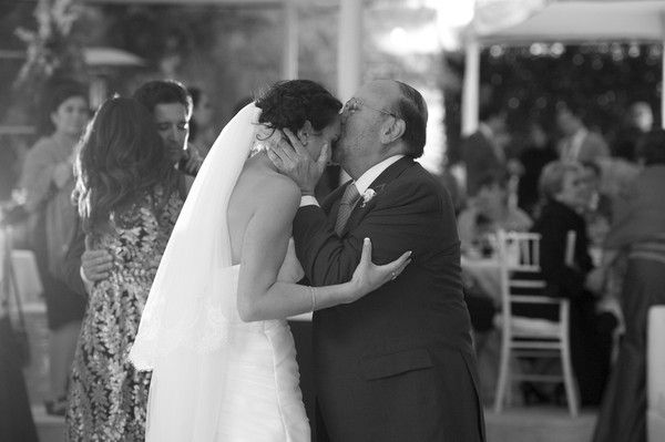 Khoảnh khắc xúc động của bố và con gái trong ngày cưới 18