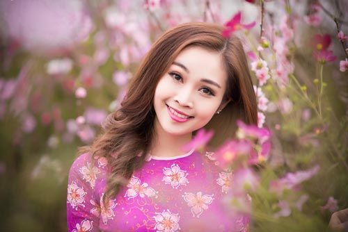 MC Thùy Linh xinh đẹp bên sắc hoa đào 6