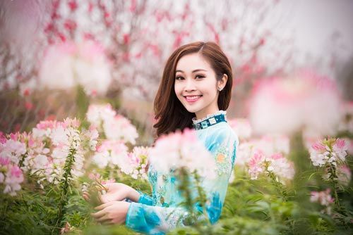 MC Thùy Linh xinh đẹp bên sắc hoa đào 21