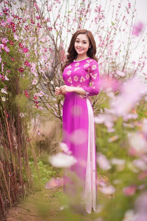 MC Thùy Linh xinh đẹp bên sắc hoa đào 9