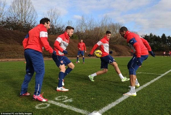 Sanchez sẽ mạo hiểm ra sân để giúp Arsenal hạ Tottenham 8