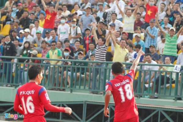 Cần Thơ 3-0 HAGL: Văn Thắng lập hat-trick 13