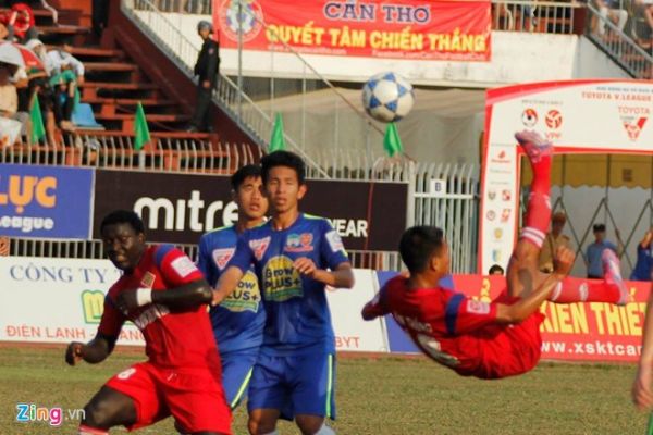 Cần Thơ 3-0 HAGL: Văn Thắng lập hat-trick 14