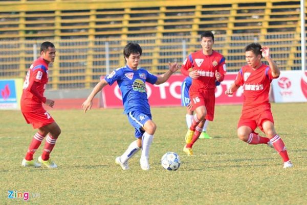 Cần Thơ 3-0 HAGL: Văn Thắng lập hat-trick 11