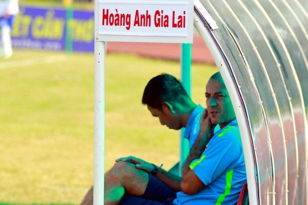 Cần Thơ 3-0 HAGL: Văn Thắng lập hat-trick 23