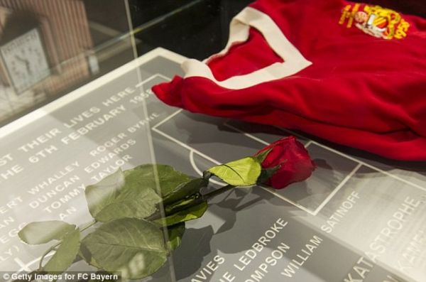M.U tưởng niệm 57 năm thảm họa Munich 9