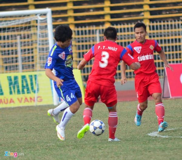 Cần Thơ 3-0 HAGL: Văn Thắng lập hat-trick 19