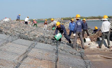 Bộ trưởng Thăng thị sát mở luồng sông Hậu: “Các anh toàn báo cáo láo” 2