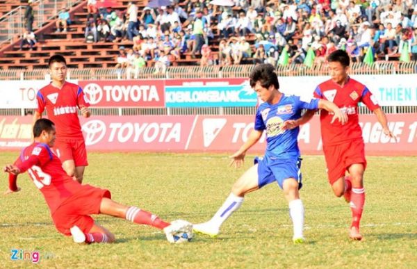 Cần Thơ 3-0 HAGL: Văn Thắng lập hat-trick 5