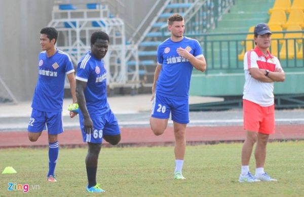 Cần Thơ 3-0 HAGL: Văn Thắng lập hat-trick 33