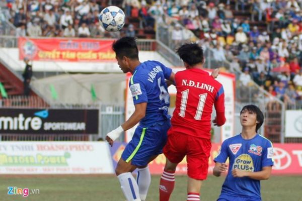 Cần Thơ 3-0 HAGL: Văn Thắng lập hat-trick 17