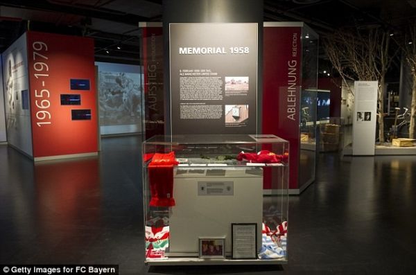 M.U tưởng niệm 57 năm thảm họa Munich 8