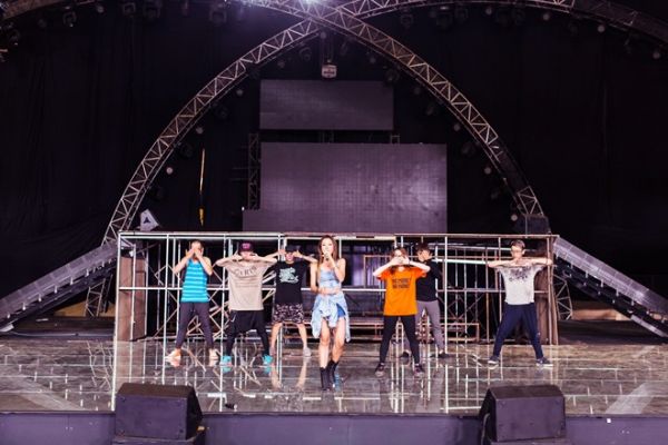Suboi lần đầu kết hợp với Trúc Nhân trên sân khấu The Remix 8