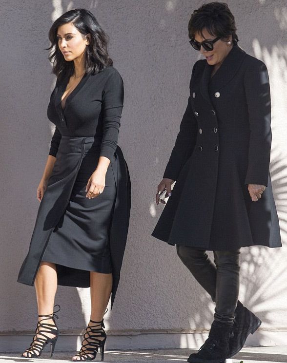 Kim Kardashian dịu dàng xuống phố sau bộ ảnh “nóng” 3