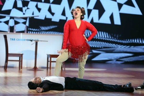 Bước nhảy hoàn vũ 2015: Angela Phương Trinh bất ngờ "đồ sộ" và "xấu xí" 2