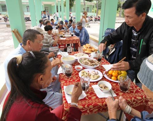 Mâm cơm Tất niên nghẹn ngào của bệnh nhân phong 9