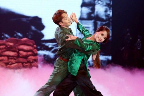 Bước nhảy hoàn vũ 2015: Angela Phương Trinh bất ngờ "đồ sộ" và "xấu xí" 4