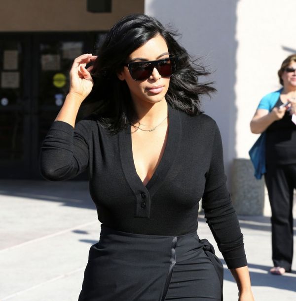 Kim Kardashian dịu dàng xuống phố sau bộ ảnh “nóng” 10