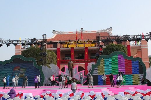 Trực tiếp “Xuân quê hương 2015” từ Bến cảng nhà Rồng 7