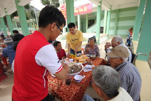 Mâm cơm Tất niên nghẹn ngào của bệnh nhân phong 6