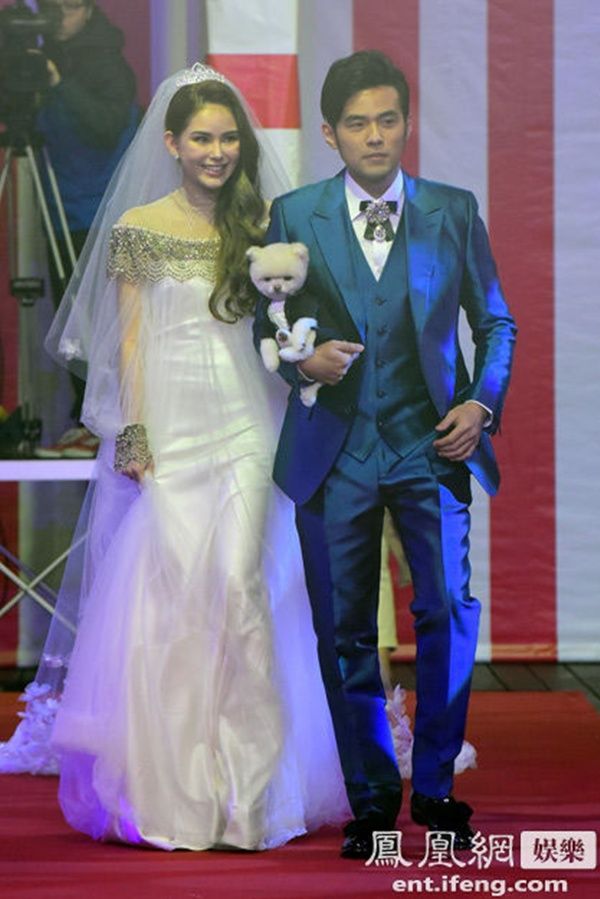 Vợ Châu Kiệt Luân mặc váy gần 700 triệu tại lễ cưới lần 2 6