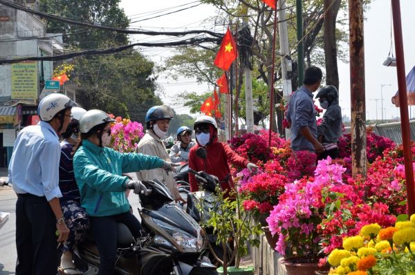 Nhộn nhịp chợ hoa “trên bến dưới thuyền” ở Sài Gòn 6