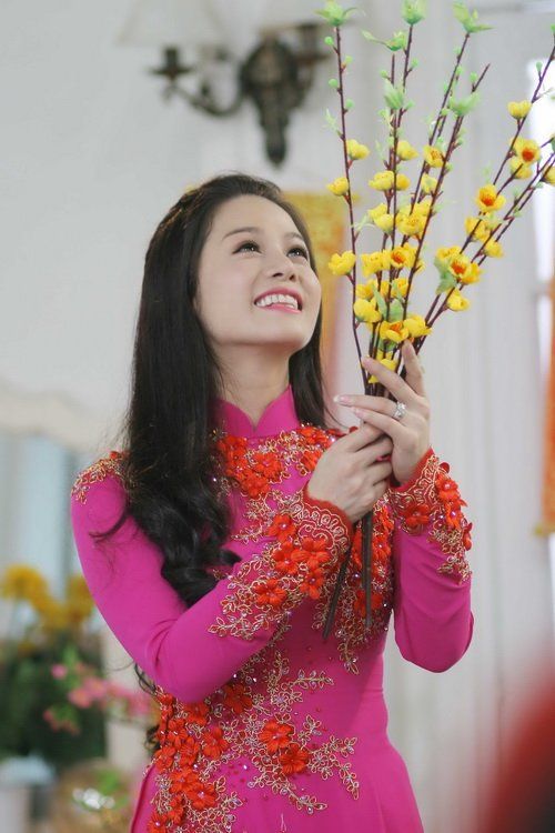Nhật Kim Anh "cưa sừng" đáng yêu trong MV Tết 39