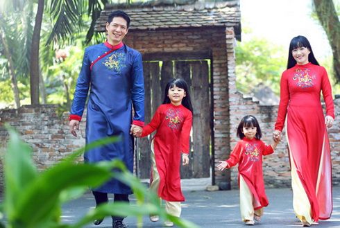 Gia đình Việt Hương, Thúy Hạnh, Bình Minh mặc áo dài du xuân 30