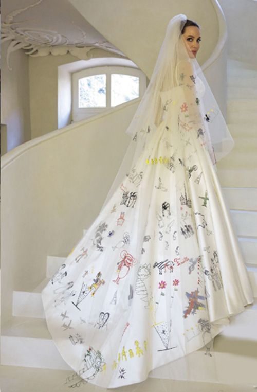 Váy cưới Ngân Khánh mượn ý tưởng từ Angelina Jolie? 18