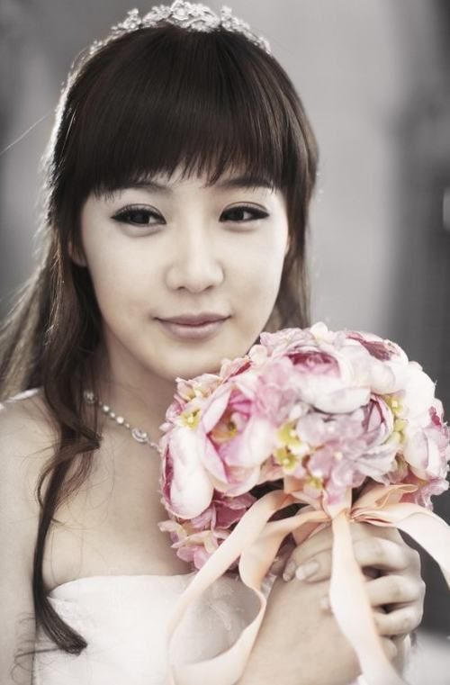Top 10 sao nữ Kpop mặc váy cưới đẹp nhất 24