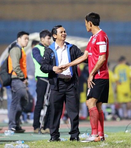 Hết cảnh nhận gạo thay thưởng Tết ở V.League 2