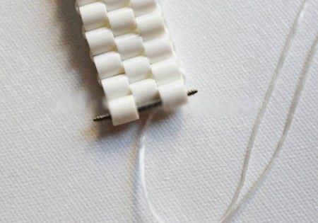 Làm đồng hồ handmade với dây đeo kết từ hạt nhựa 8
