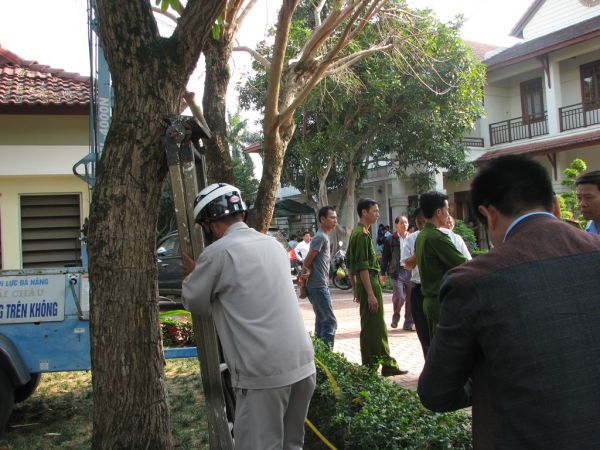 Người dân Đà Nẵng xếp hàng vào viếng ông Nguyễn Bá Thanh 10