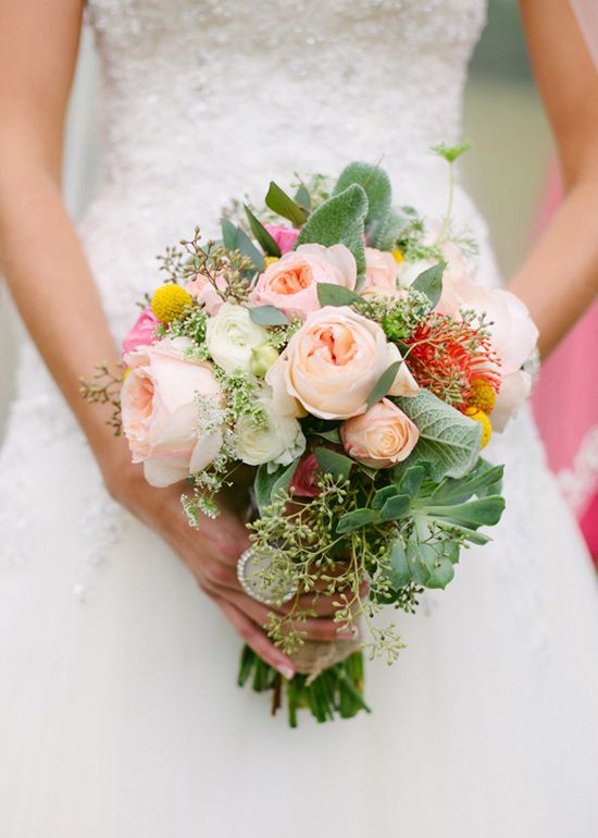 Hoa cưới màu hồng cho cô dâu Việt 11