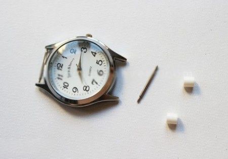 Làm đồng hồ handmade với dây đeo kết từ hạt nhựa 2