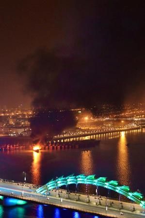 Tàu cá bất ngờ bốc cháy dữ dội trên sông Hàn 3
